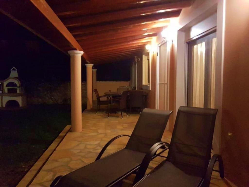 Villa Spiti Ute Makrádes 外观 照片