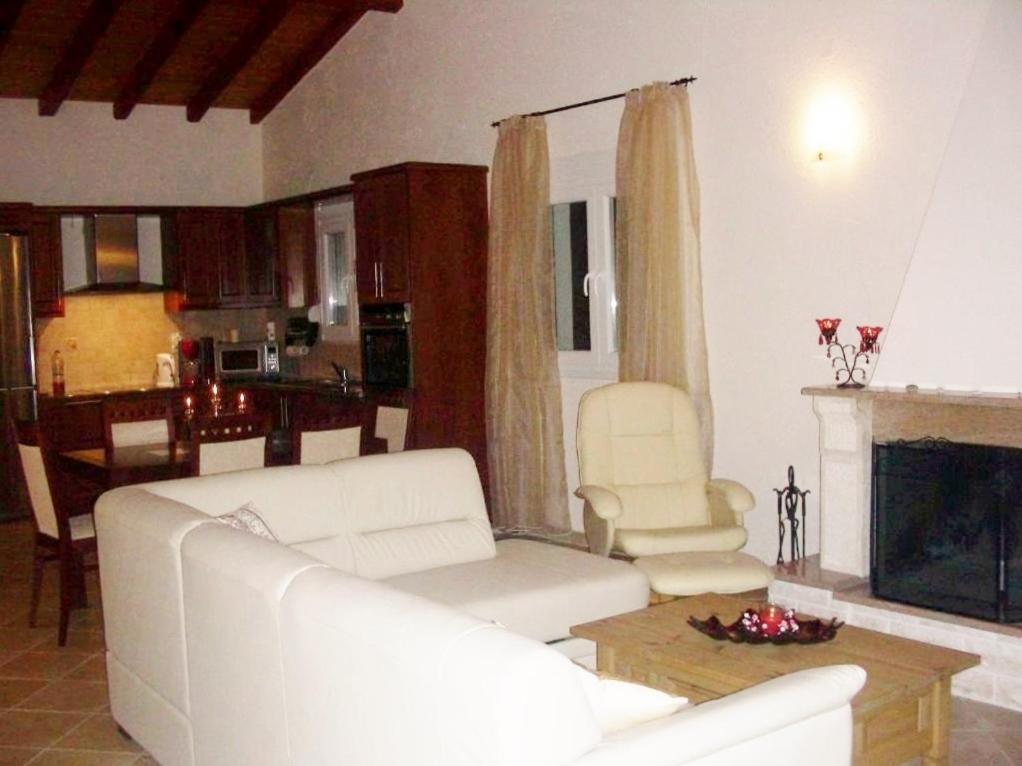 Villa Spiti Ute Makrádes 外观 照片
