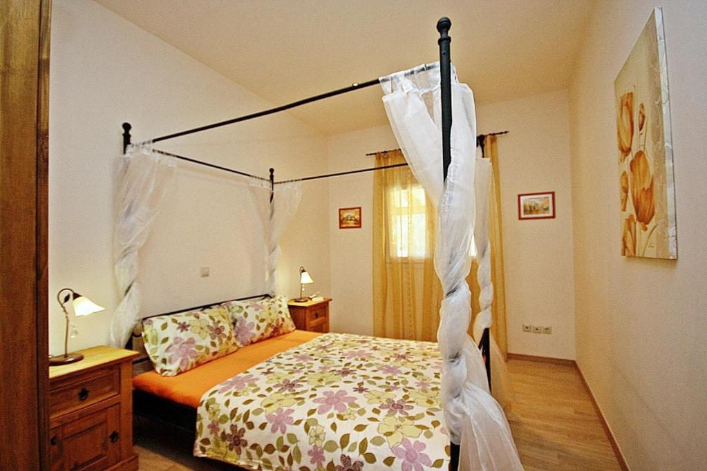 Villa Spiti Ute Makrádes 外观 照片
